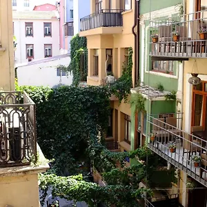  Hostel Chambers Of The Boheme Türkiye